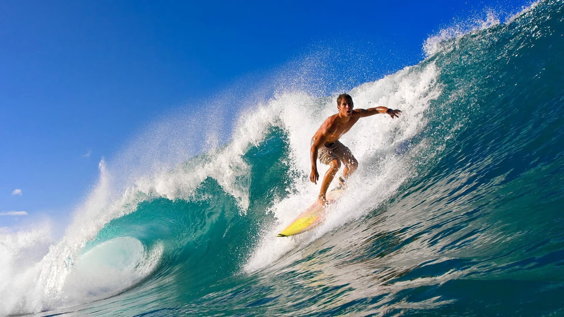 热火带队取胜！，库里重要时刻出色发挥赢得满堂喝彩