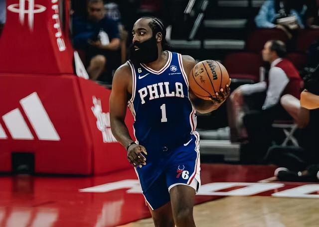 年终总决赛决赛爆出冷门！俄克拉荷马城雷霆绝杀休斯顿火箭，争冠形势突变的简单介绍